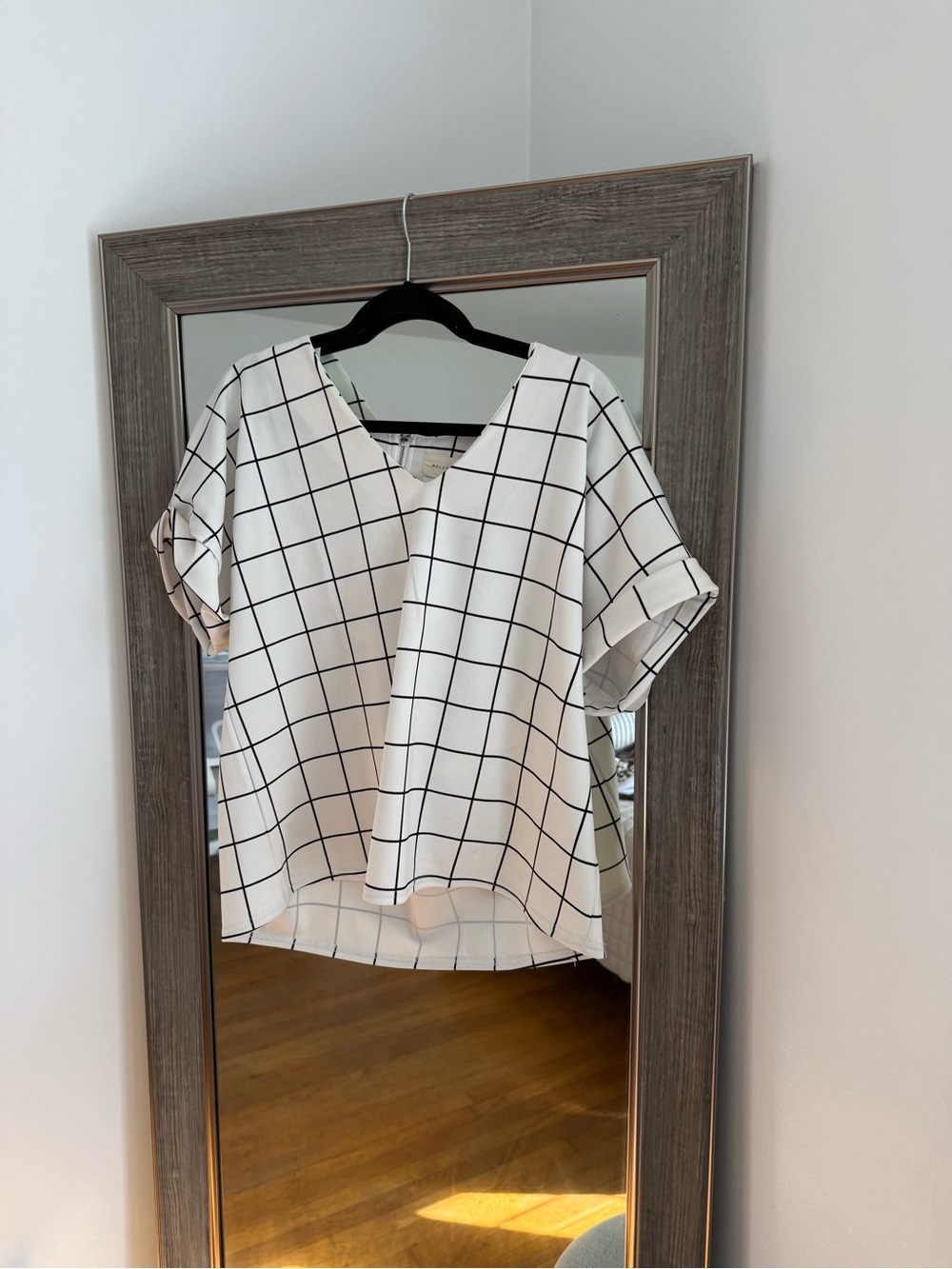 Women's White Grid-Print V-Neck Blouse Size Large